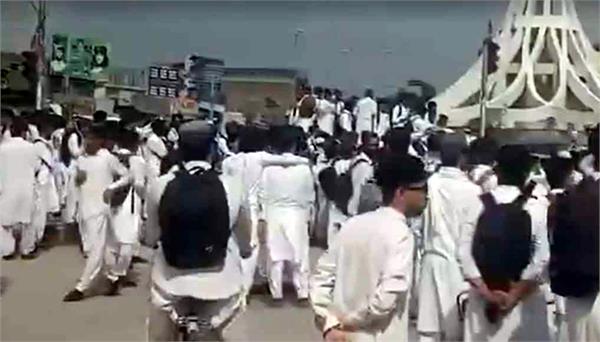 uproar over privatization of government colleges in pakistan