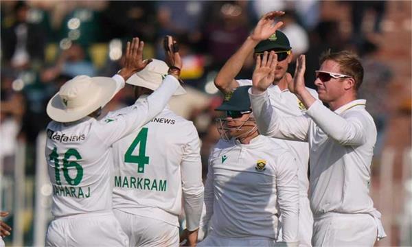 south africa took 4 wickets of pakistan at 94  tightened the grip