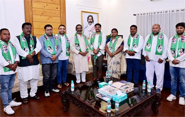 five bjp leaders join jmm ahead of ghatshila byelection