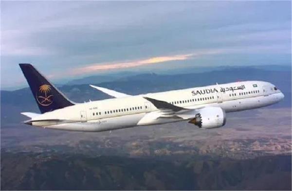 saudi airlines plane makes emergency landing