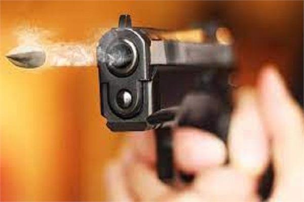 security guard accidentally shoots gun on ludhiana mall road
