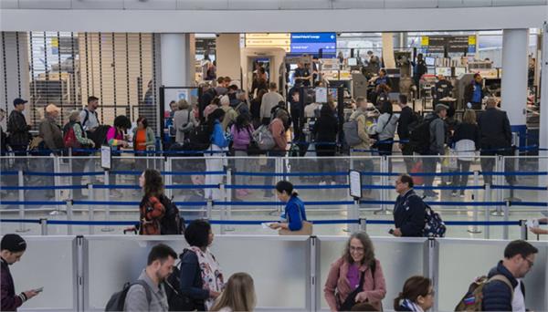 foreigners will be photographed every time they enter and exit the us