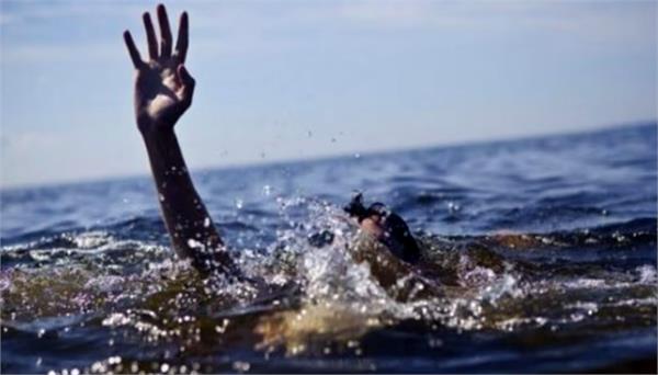 husband jumps into sharda river after wife  s suicide