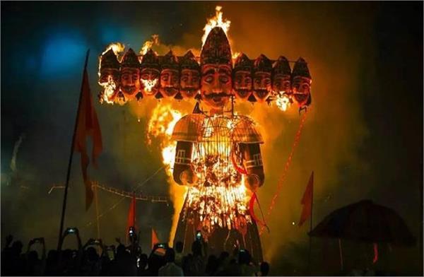 when was the first time that ravana was burnt on dussehra 