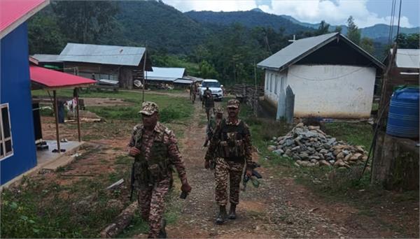police convoy attacked by mob in manipur