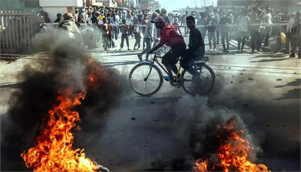 now the violent performance of gen z now in madagascar