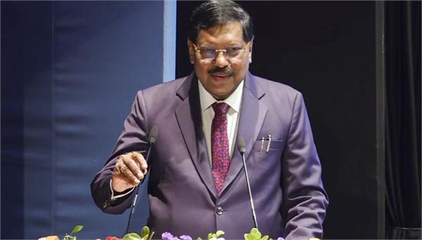 girls most vulnerable in digital age  chief justice gavai