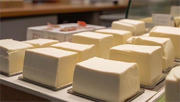 avoid buying paneer from local dairies and hotels
