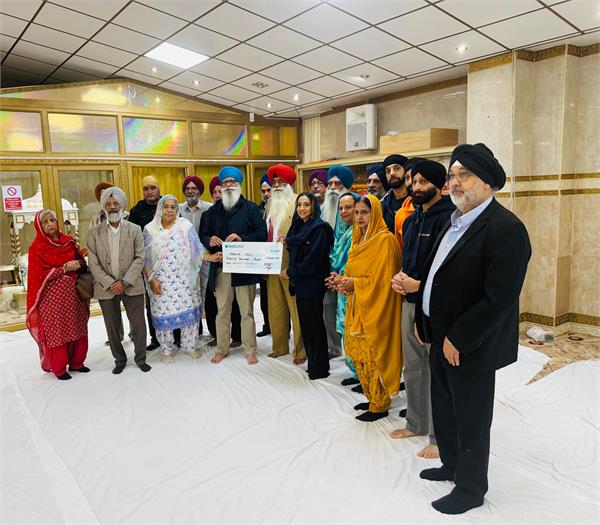 cheque for  20 000 to khalsa aid for flood victims
