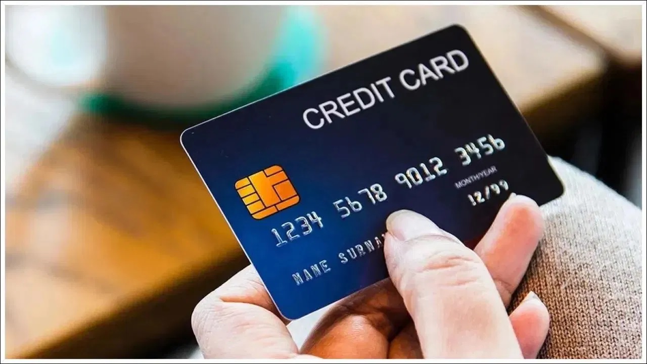 Credit Card ਦੀ ਕਰਦੇ ਹੋ ਵਰਤੋਂ ਤਾਂ ਜ਼ਰੂਰ ਕਰੋ ਇਹ 5 ਕੰਮ, ਨੇੜੇ ਨਹੀਂ ਆਉਣਗੇ ਧੋਖੇਬਾਜ਼