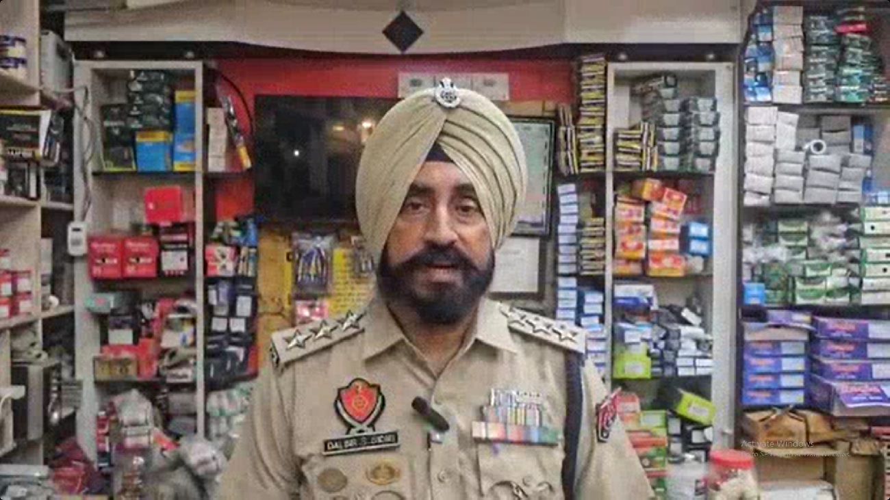 ਸ਼ਰਾਰਤੀ ਅਨਸਰਾਂ ਨੇ ਦਿੱਤਾ ਵੱਡੀ ਵਾਰਦਾਤ ਨੂੰ ਅੰਜਾਮ, ਪੈਟਰੋਲ ਬੰਬ ਸੁੱਟ ਕੇ ਦੁਕਾਨ ਨੂੰ ਅੱਗ ਲਾਉਣ ਦੀ ਕੀਤੀ ਕੋਸ਼ਿਸ਼