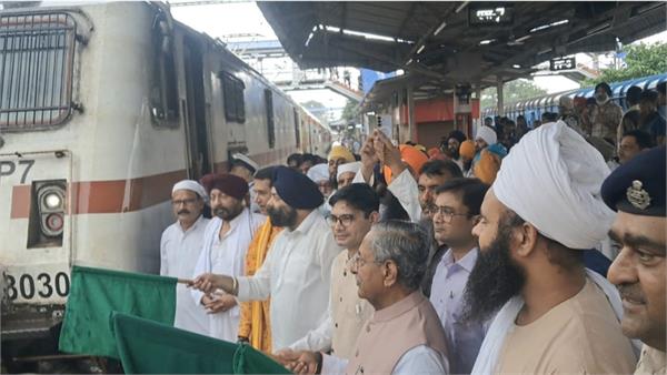 gurmukhi express  s stop at patna sahib station