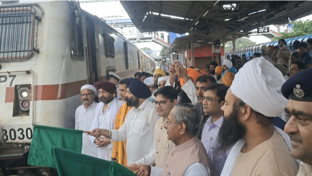 ਗੁਰਮੁਖੀ ਐਕਸਪ੍ਰੈੱਸ ਦੇ ਪਟਨਾ ਸਾਹਿਬ ਸਟੇਸ਼ਨ ''ਤੇ ਠਹਿਰਾਓ ਨਾਲ ਸੰਗਤ ''ਚ ਖੁਸ਼ੀ ਦੀ ਲਹਿਰ