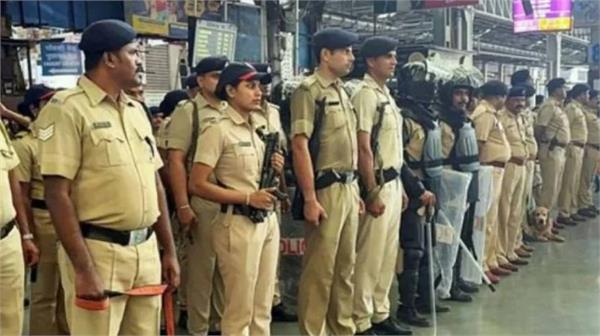 police arrest 2 associates of foreign gangsters in encounter