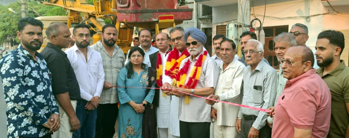 ਨਗਰ ਨਿਗਮ ਵੱਲੋਂ ਸ਼ਹਿਰ ''ਚ ਲਗਾਈਆਂ ਜਾ ਰਹੀਆਂ ਹਨ 100 ਨਵੀਆਂ ਸਟਰੀਟ ਲਾਈਟਾਂ : ਮੇਅਰ ਉੱਪਲ, ਜੋਗਿੰਦਰ ਮਾਨ