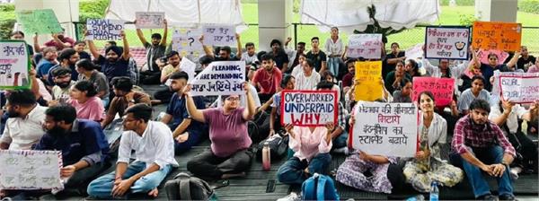 veterinary university students   strike enters 10th day