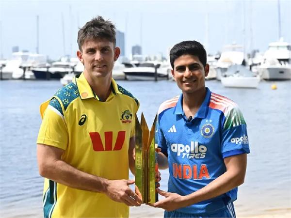 australia won toss decided to bat first