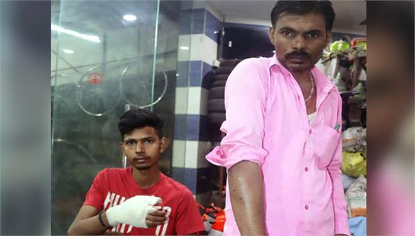 2 persons coming from work motorcycle robbers robbed by robbers