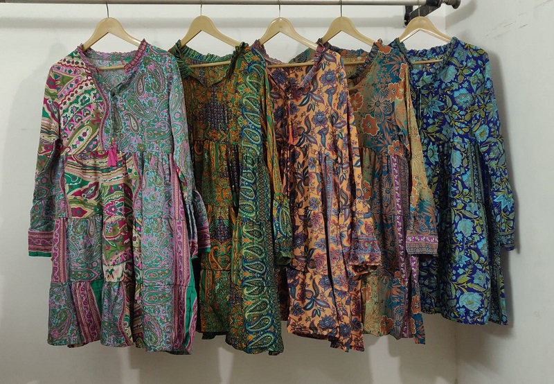 ‘ਨੀ ਲੈਂਥ ਟਿਊਨਿਕਸ’ ਦੇ ਰਹੇ ਹਨ ਔਰਤਾਂ ਨੂੰ ਮਾਡਰਨ ਦੇ ਨਾਲ-ਨਾਲ ਆਕਰਸ਼ਕ ਲੁੱਕ