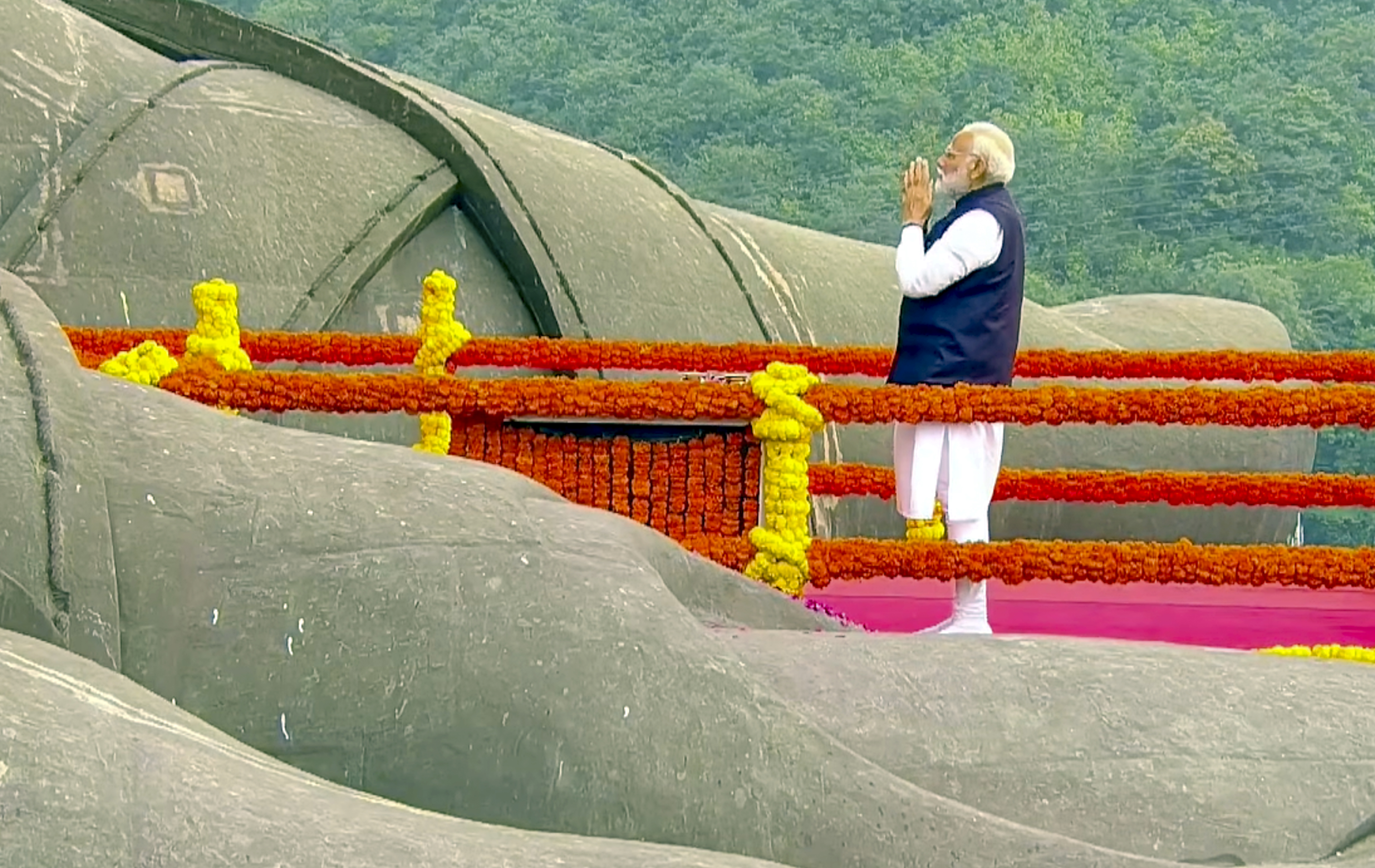 ਕੇਵੜੀਆ ਪੁੱਜੇ PM ਮੋਦੀ, ਸਟੈਚੂ ਆਫ਼ ਯੂਨਿਟੀ ਵਿਖੇ ਸਰਦਾਰ ਵੱਲਭਭਾਈ ਪਟੇਲ ਨੂੰ ਭੇਟ ਕੀਤੀ ਸ਼ਰਧਾਂਜਲੀ