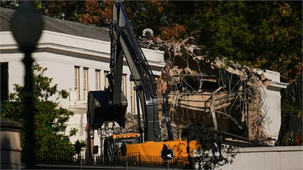 buldozer on white house