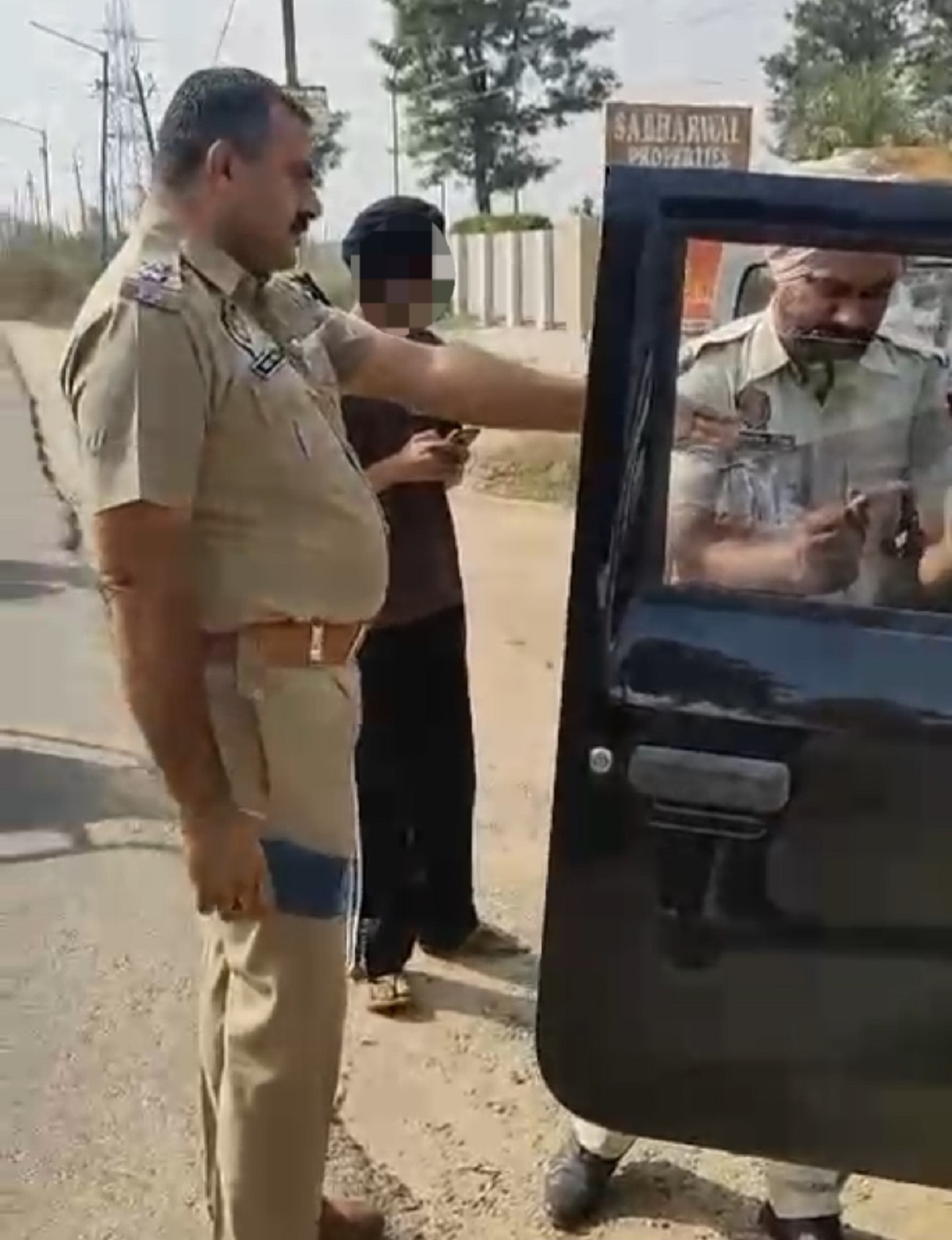 ਥਾਰ ਦੇ ਸ਼ੀਸ਼ਿਆਂ ’ਤੇ ਲਗਾਈਆਂ ਸੀ ਕਾਲੀਆਂ ਫਿਲਮਾਂ, ਪੁਲਸ ਨੇ ਕੀਤਾ ਚਲਾਨ