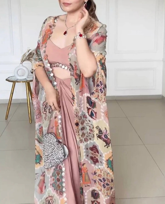 ਮੁਟਿਆਰਾਂ ਨੂੰ ਮਾਡਰਨ ਲੁਕ ਦੇ ਰਹੀ ਹੈ ਥ੍ਰੀ ਪੀਸ ਵੈਸਟਰਨ ਡਰੈੱਸ