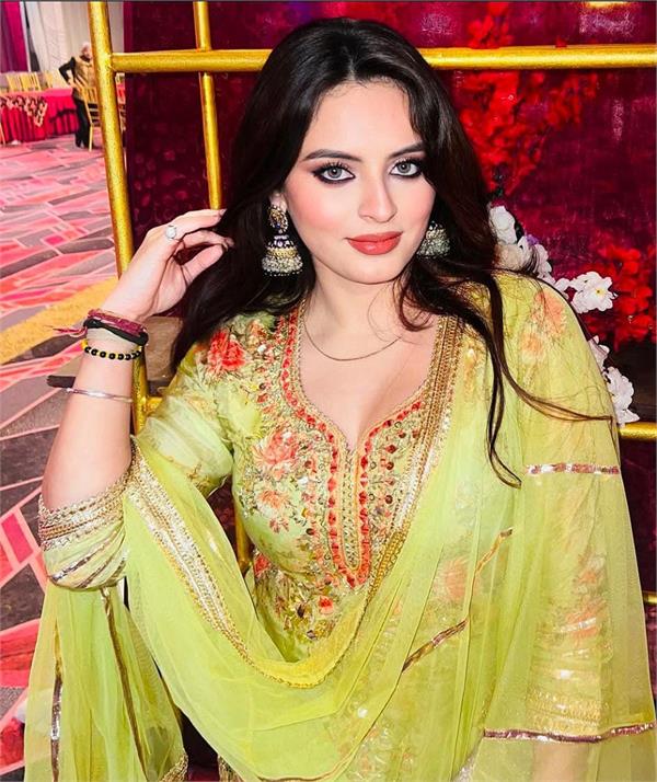 royal look  border suit  women