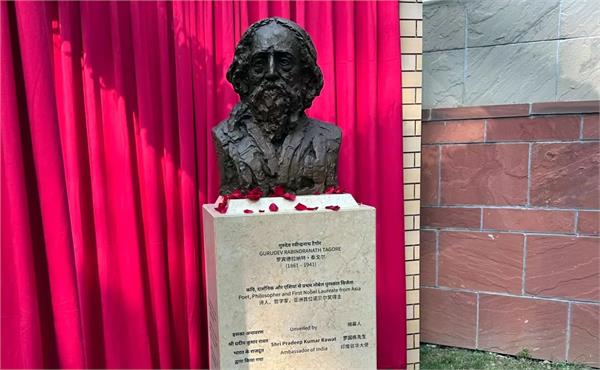 rabindranath tagore idol