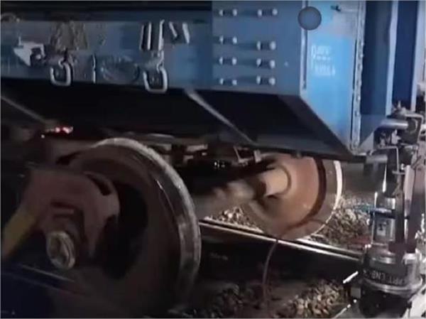 goods train derails  41 trains stopped