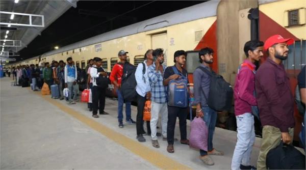 central railway to run 1 702 special trains for diwali
