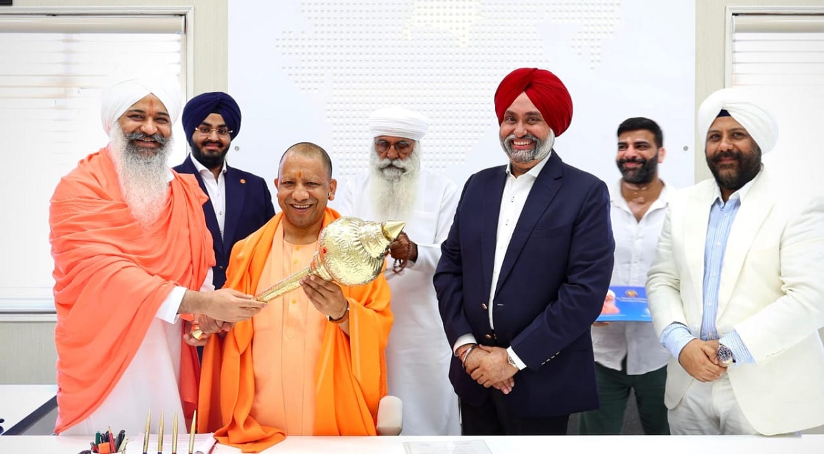 ਸੰਤ ਤ੍ਰਿਲੋਚਨ ਦਾਸ ਨੇ ਲੋਨੀ ਦੇ ਵਿਕਾਸ ਨੂੰ ਲੈ ਕੇ CM ਯੋਗੀ ਆਦਿੱਤਿਆਨਾਥ ਨਾਲ ਕੀਤੀ ਮੁਲਾਕਾਤ