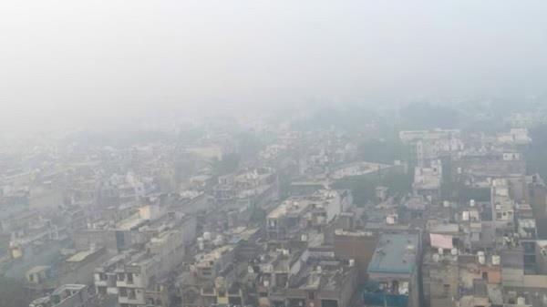toxic air in delhi on diwali morning  aqi reaches   very poor   category