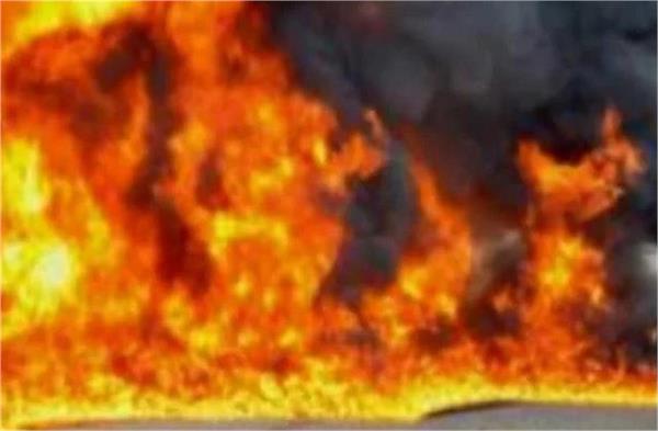 fire breaks out in several auto parts shops in mumbai