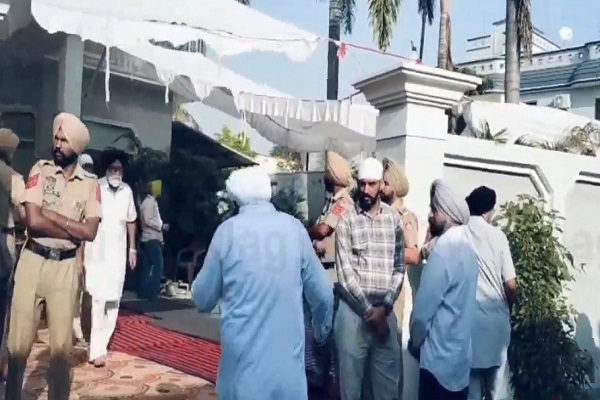 ਰਾਜਵੀਰ ਜਵੰਦਾ ਨੂੰ ਅੰਤਿਮ ਵਿਦਾਈ ਦੇਣ ਪੁੱਜੇ CM ਮਾਨ, ਥੋੜ੍ਹੀ ਦੇਰ ਬਾਅਦ ਹੋਵੇਗਾ ਅੰਤਿਮ ਸੰਸਕਾਰ