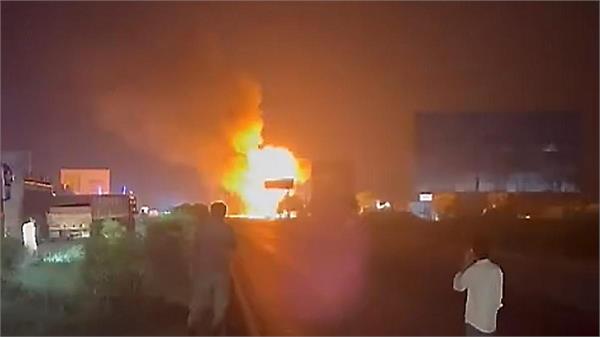highway truck fire  40 gas cylinders explode