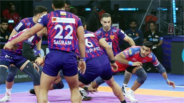 delhi defeated up yoddha to claim the top spot