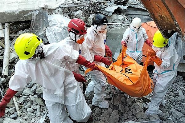 death toll in indonesia school collapse rises to 61