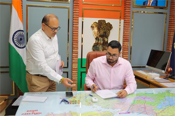 dalwinderjit singh takes charge as deputy commissioner amritsar