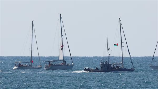 israeli forces intercept boats heading to gaza  detain several activists