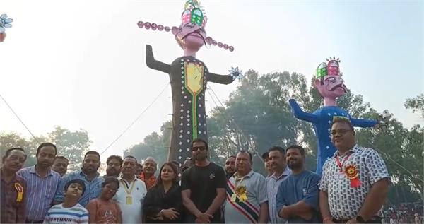 bollywood actor sonu sood reaches moga  celebrates dussehra with people