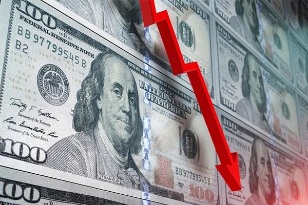 us dollar falls 10 percent for the first time in 8 years
