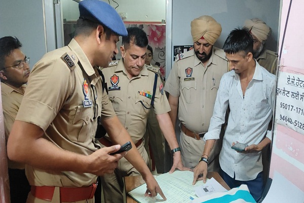 ਤਿਉਹਾਰਾਂ ਦੇ ਮੱਦੇਨਜ਼ਰ ਪੁਲਸ ਨੇ ਹੋਟਲਾਂ ਦੀ ਕੀਤੀ ਜਾਂਚ