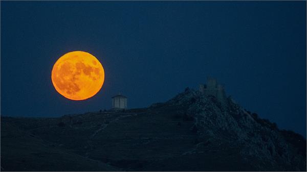 earth  moon  supermoon  october