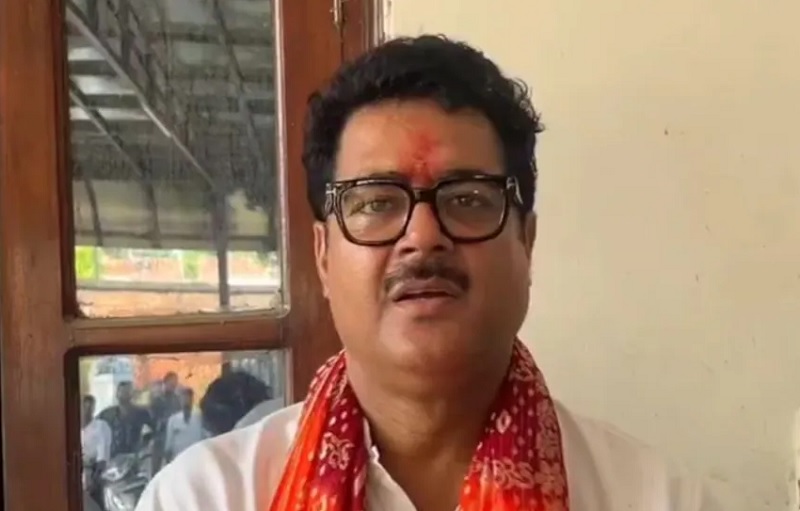 ਫਲਾਈਟ ''ਚ ਯਾਤਰੀ ਨੇ ਵਿਧਾਇਕ ਨਾਲ ਕੀਤੀ ਧੱਕਾ-ਮੁੱਕੀ, ਪੁਲਸ ਨੇ ਹਿਰਾਸਤ ''ਚ ਲਿਆ ਦੋਸ਼ੀ
