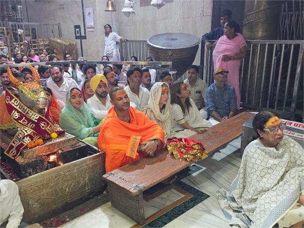 shikhar dhawan reaches mahakaleshwar jyotirlinga temple