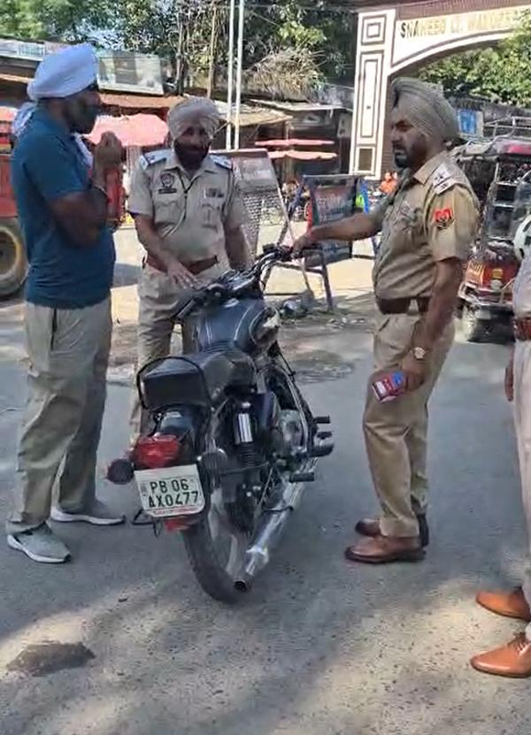 traffic police set up special checkpoints