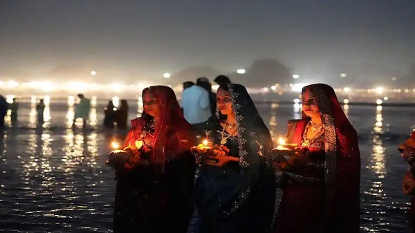 ਝਾਰਖੰਡ : ਛੱਠ ਪੂਜਾ ਦੇ ਆਖਰੀ ਦਿਨ ਲੱਖਾਂ ਸ਼ਰਧਾਲੂਆਂ ਨੇ ਸੂਰਜ ਨੂੰ ''ਊਸ਼ਾ ਅਰਘਿਆ'' ਕੀਤਾ ਭੇਟ