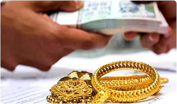 trend of mortgaging gold instead of selling  gold loan market rs 2 94 lakh crore