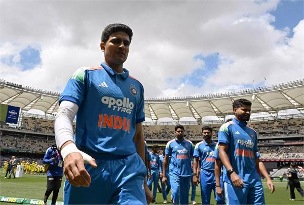 aus vs ind  1st odi  shubman gill